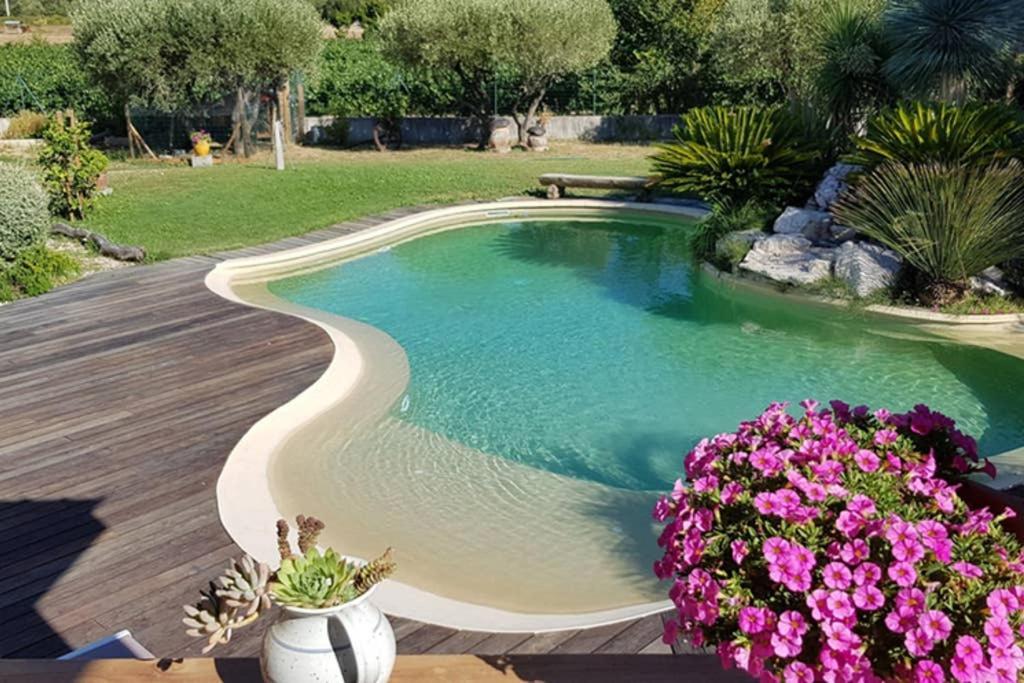 Le Clos Des Vignes Junas Exterior foto